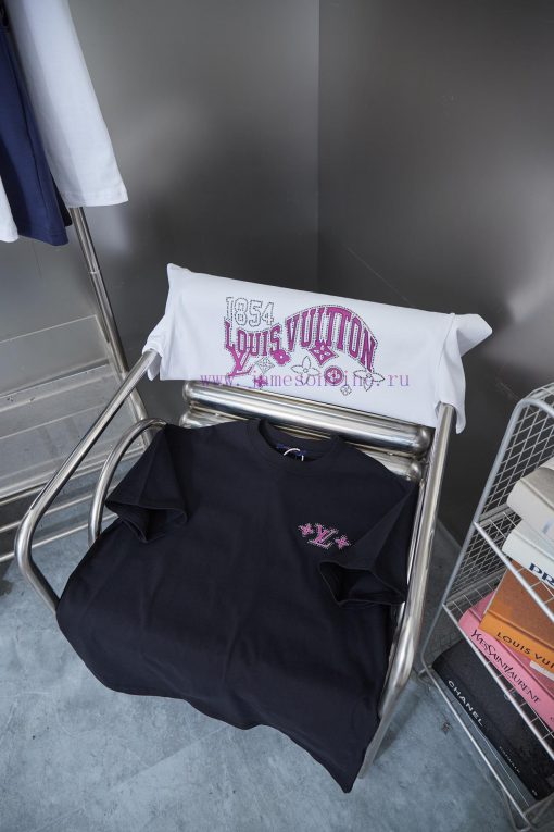 Louis Vuitton 25SS Early Spring New Letter Rhinestone Short Sleeved ShirtLight Luxury Fashion I uogby1kl - Image 9