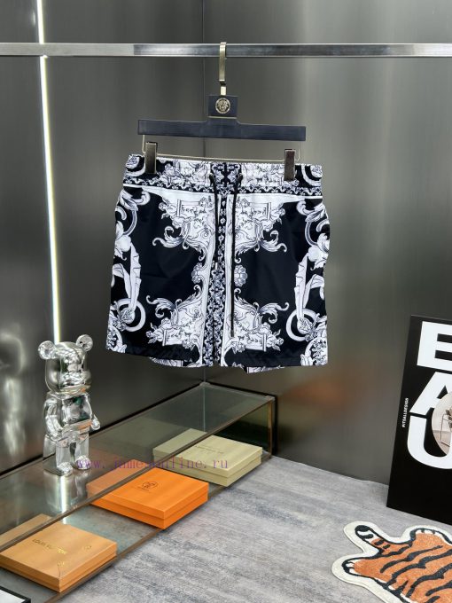 Versace 2024 Spring And Summer New Beach Pants Five Cent Shorts Official Website Synchronized W 58v49unf - Image 2