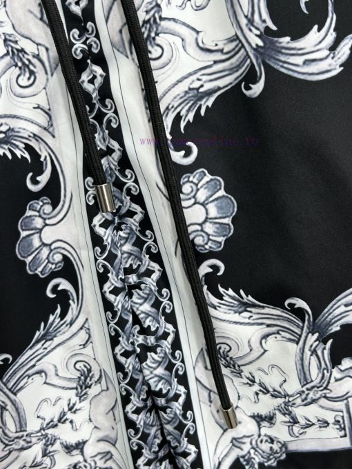 Versace 2024 Spring And Summer New Beach Pants Five Cent Shorts Official Website Synchronized W 58v49unf - Image 7
