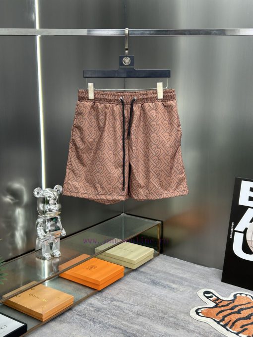 Burberry's New Beach Shorts For Spring And Summer 2024 With A 1-1 Replica Of The Original Versi iv1gg5yz