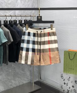 Burberry's New Summer Beach Shorts A 1-1 Replica Of The Original Version Synchronized With The mw4ado74