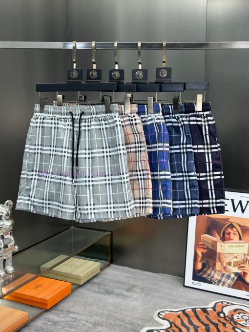 Burberry Is Promoting Men's Casual Shorts And Beach Pants For The Summer Of 2024 Made Of Custom rtg105x0 - Image 4
