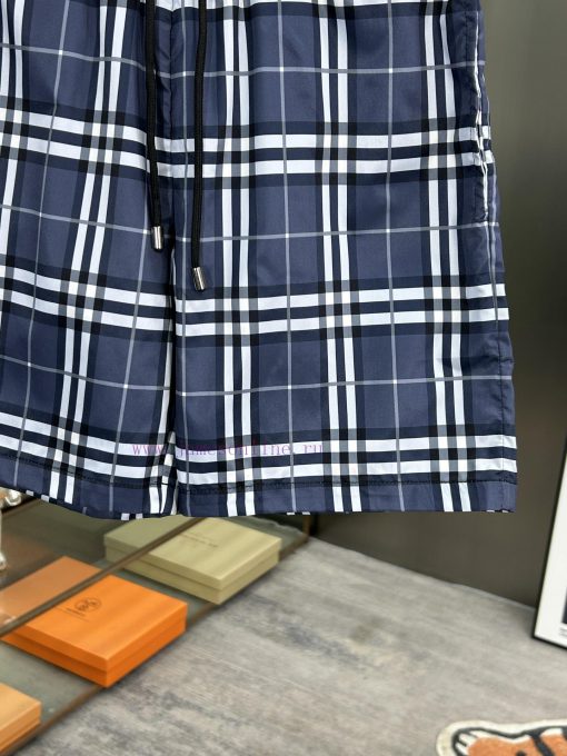 Burberry Is Promoting Men's Casual Shorts And Beach Pants For The Summer Of 2024 Made Of Custom rtg105x0 - Image 9