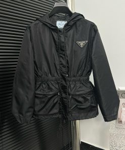 Parda Prada Hooded Waist WindbreakerA Super Cool Trench Coat With A Pure Black Base Color Paire wr7wm5fr