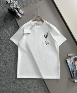 Arrived The Next DayDior 2025 New Flower Sprout Embroidered Letter Logo Men's And Women's Short i9oj52ez