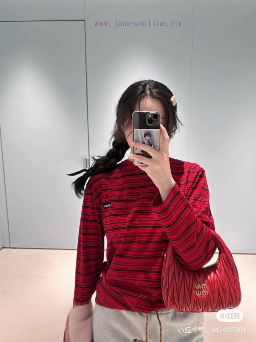 M123  Miumiu 25ss Early Spring New Christmas Essential Red Loose Long Sleeve T-shirt In Stock M udnitkzi - Image 14