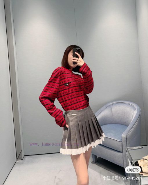 M123  Miumiu 25ss Early Spring New Christmas Essential Red Loose Long Sleeve T-shirt In Stock M udnitkzi - Image 17