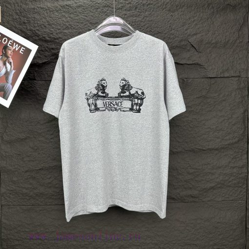 Four ColorsVersace 2024 New Lion 🦁 Letter Pattern Couple's Short Sleeved T-shirtOriginal Fabric b39rcq4c - Image 6