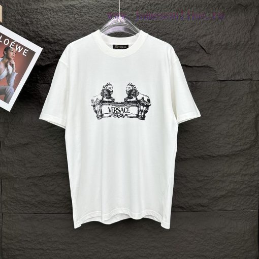 Four ColorsVersace 2024 New Lion 🦁 Letter Pattern Couple's Short Sleeved T-shirtOriginal Fabric b39rcq4c - Image 17
