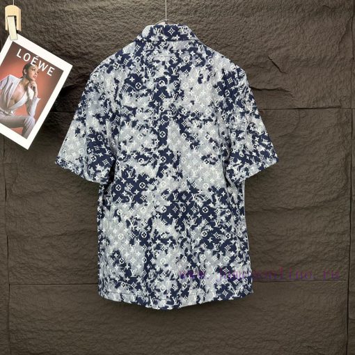 LV Louis Vuitton 2024 Spring/Summer New Printed Logo Couple Denim Short Sleeved ShirtOriginal C w1bzoa4c - Image 19