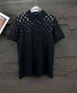 Four ColorsLV Louis Vuitton 2024 New Gradient Full Print Logo Couple's Lapel Polo ShirtThe Orig f5vao3bn