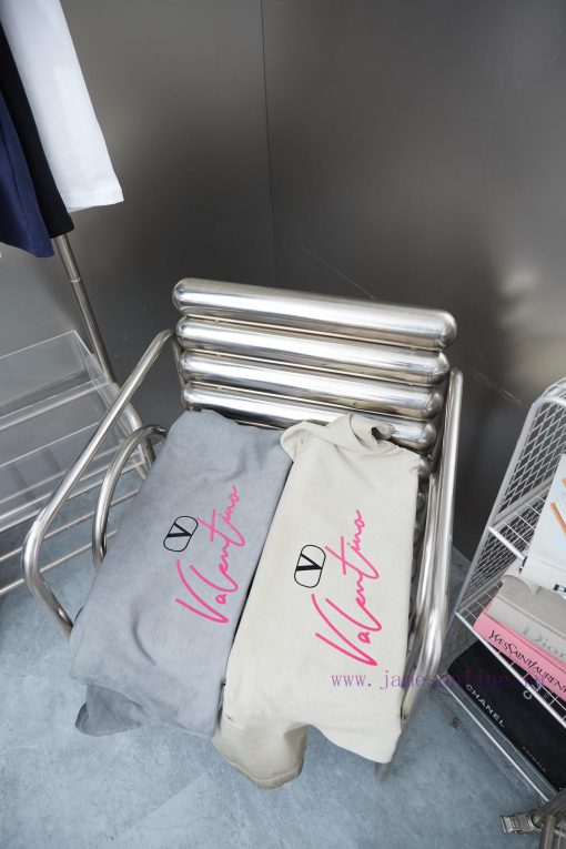 VAL * NTINO Huajia 25SS Early Spring New Style Plush Letter Printed Short Sleeved ShirtLight Lu 9pz1i1c6 - Image 10