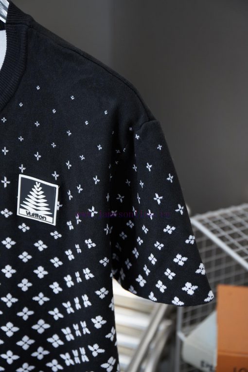 The New LV Louis 25ss Cotton T-shirt Features Intricate Jacquard Knitting To Present A Gradient 9mfxxj71 - Image 5
