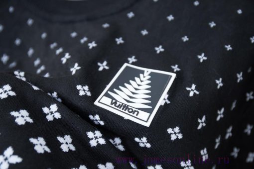 The New LV Louis 25ss Cotton T-shirt Features Intricate Jacquard Knitting To Present A Gradient 9mfxxj71 - Image 6