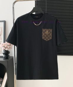 Style Number D702Louis Vuitton/Louis Vuitton LV Logo Leather Pocket Short Sleeved ShirtExquisit a8p0u3fr