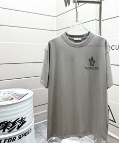 Mengkou MONCLE * 2g Round Neck Short Sleeved T-shirtClassic Embroidered Badge Printed Letter LO 6tefce4g