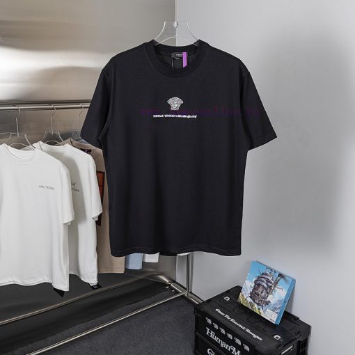 Gift Box Version Model Number LW73Versace | Emblem Embroidered Short SleeveThe Iconic Badge Emb 619zd1vg