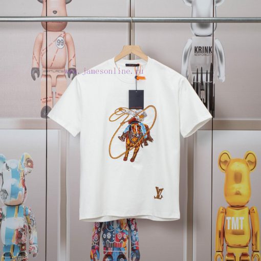 LV Louis Spring/Summer New Embroidered Short Sleeved T-shirt With Front And Back Panels Made Of 88rvphjq - Image 2