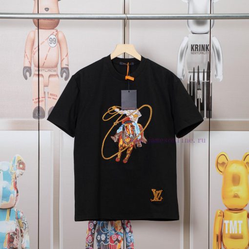 LV Louis Spring/Summer New Embroidered Short Sleeved T-shirt With Front And Back Panels Made Of lmizj8ai - Image 2