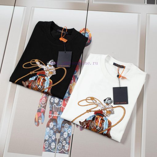 LV Louis Spring/Summer New Embroidered Short Sleeved T-shirt With Front And Back Panels Made Of lmizj8ai - Image 4