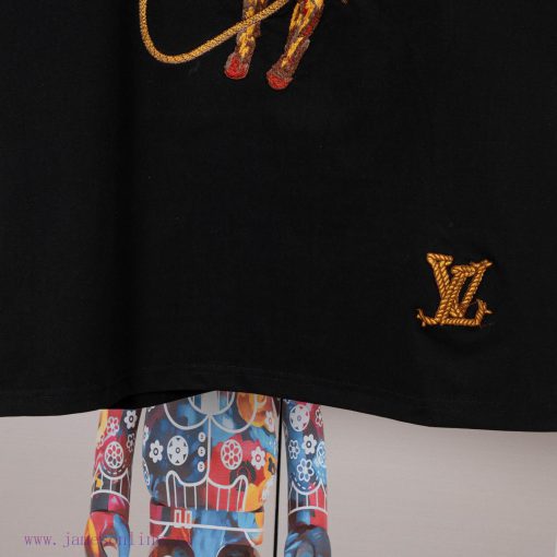 LV Louis Spring/Summer New Embroidered Short Sleeved T-shirt With Front And Back Panels Made Of lmizj8ai - Image 10