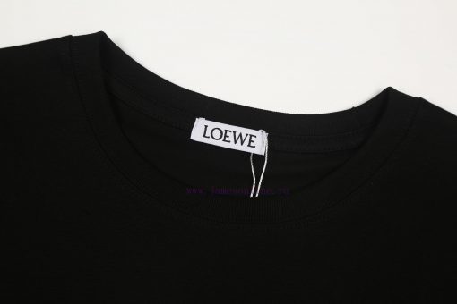 ️LOEWE * Luo YiweiLOEWE * Luoyiwei Misaligned Logo Embroidered Short Sleeved T-shirt-Customized plyeu87v - Image 4
