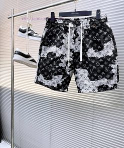 Lv's Three Standards Are Complete. The New Men's Casual Shorts For The Summer Of 2025 Are Made 663ykv32