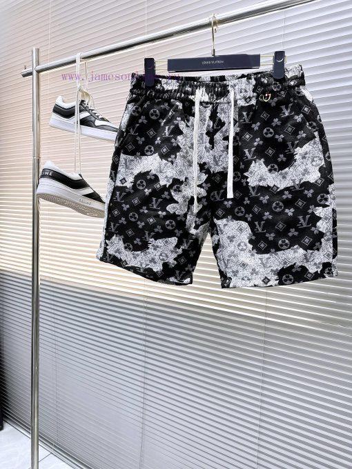 Lv's Three Standards Are Complete. The New Men's Casual Shorts For The Summer Of 2025 Are Made 663ykv32