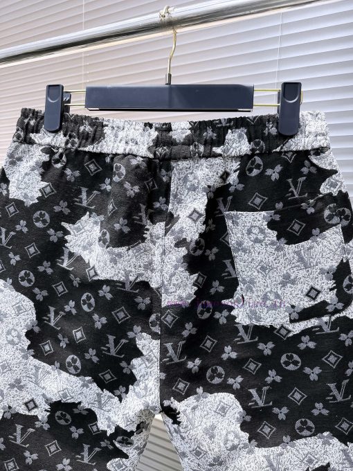 Lv's Three Standards Are Complete. The New Men's Casual Shorts For The Summer Of 2025 Are Made 663ykv32 - Image 5