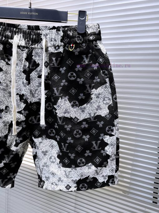 Lv's Three Standards Are Complete. The New Men's Casual Shorts For The Summer Of 2025 Are Made 663ykv32 - Image 6