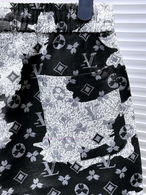 Lv's Three Standards Are Complete. The New Men's Casual Shorts For The Summer Of 2025 Are Made 663ykv32 - Image 7