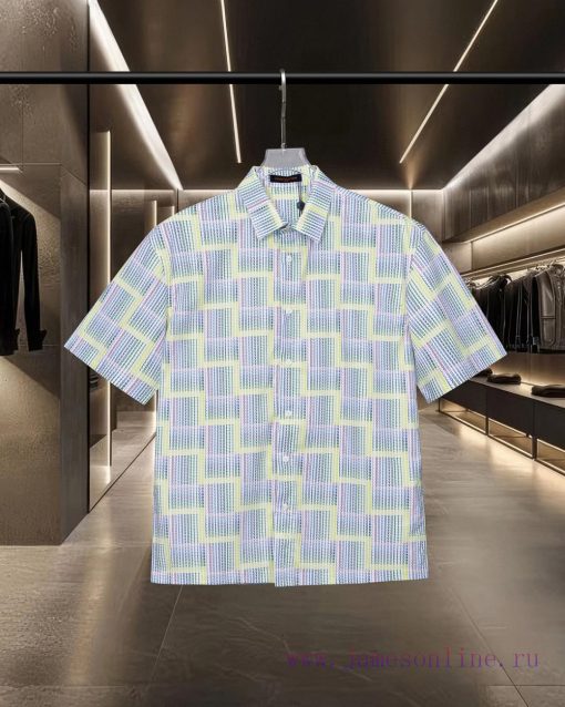 LV Louis Vuitton's Hot Selling Item Is Coming In 2025. The New Limited Edition Rainbow Gradient jzr5ek1v