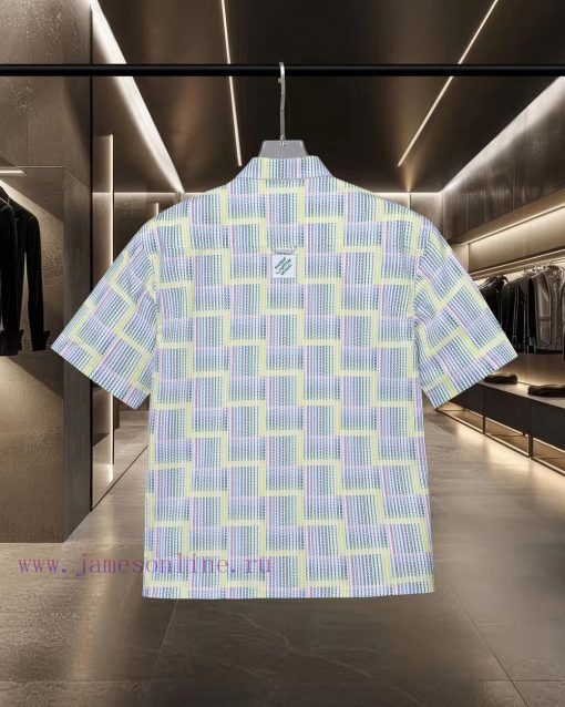LV Louis Vuitton's Hot Selling Item Is Coming In 2025. The New Limited Edition Rainbow Gradient jzr5ek1v - Image 3