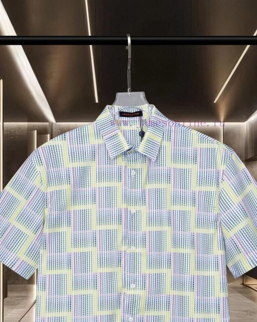 LV Louis Vuitton's Hot Selling Item Is Coming In 2025. The New Limited Edition Rainbow Gradient jzr5ek1v - Image 4
