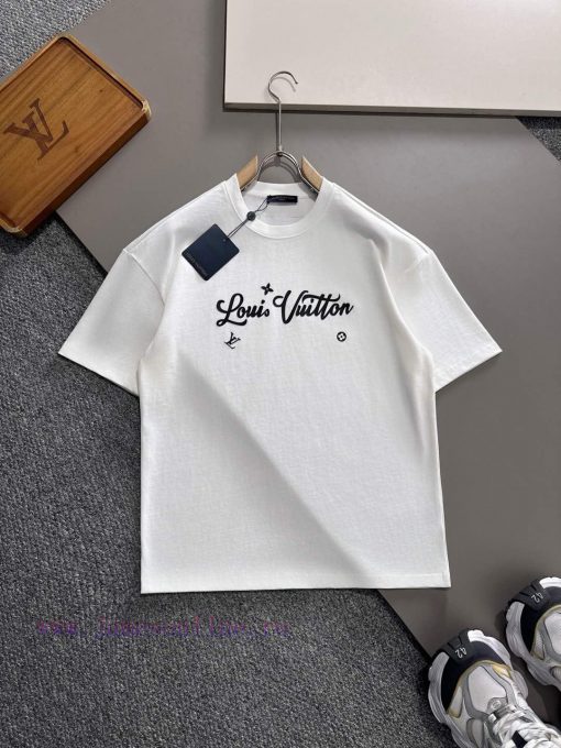 LV2025SS Spring/Summer Round Neck Fashion Short Sleeve T-shirt Synchronized With The Official W 5awc5hy4