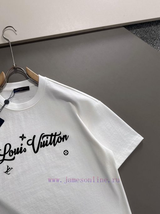 LV2025SS Spring/Summer Round Neck Fashion Short Sleeve T-shirt Synchronized With The Official W 5awc5hy4 - Image 4