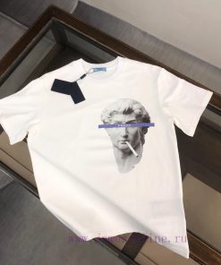 PRADA's New Summer Round Neck Short Sleeved T-shirt Is Made Of High-end Pure Cotton Fabric With abnkfmwq