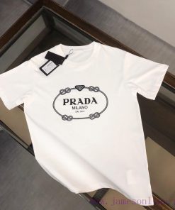 PRADA's New Summer Round Neck Short Sleeved T-shirt Weighs 270g And Is Made Of High-quality Pur t7eou80o