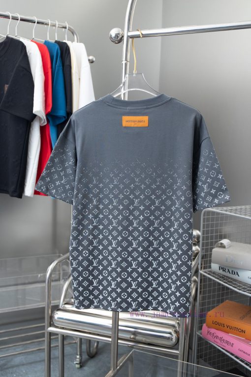 High-qualityLv 2025 Early Spring New Item Louis Vuitton MONOGRAM Vintage Gradient Short Sleeved gggxomua - Image 3