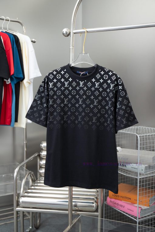 High-qualityLv 2025 Early Spring New Item Louis Vuitton MONOGRAM Vintage Gradient Short Sleeved 3drl6m4k - Image 2