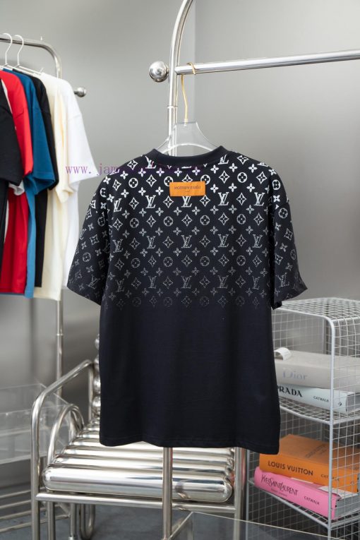 High-qualityLv 2025 Early Spring New Item Louis Vuitton MONOGRAM Vintage Gradient Short Sleeved 3drl6m4k - Image 3