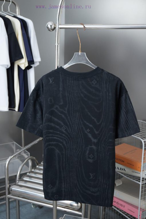 Louis LV 25ss Early Spring New Short Sleeved Ripple Texture LV Printed Foam Short SleevedLight 0gzyr2sl - Image 3