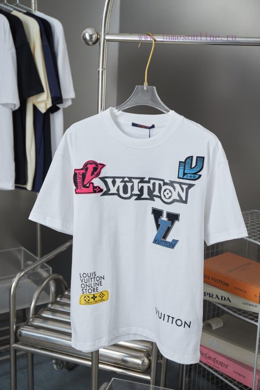 Louis LV 25ss Early Spring New Short Sleeved Toothbrush Embroidered With LV Letters Short Sleev exjj4n76 - Image 2