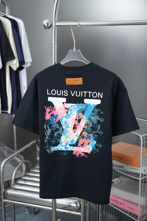 Louis LV 25ss Early Spring New Short Sleeve Gradient Embroidery Ink Painting Printed Short Slee 9pbfy1a5 - Image 3