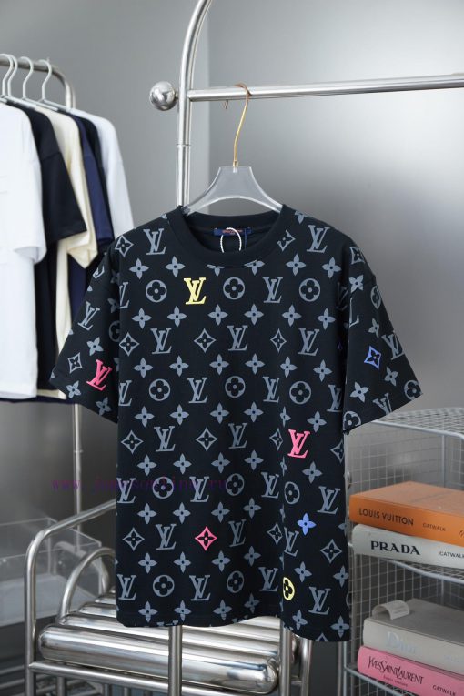 Louis LV 25ss Early Spring New Short Sleeved Full Bottom Printed Foam Letter Short Sleeved Shir pk3d3uxq - Image 2