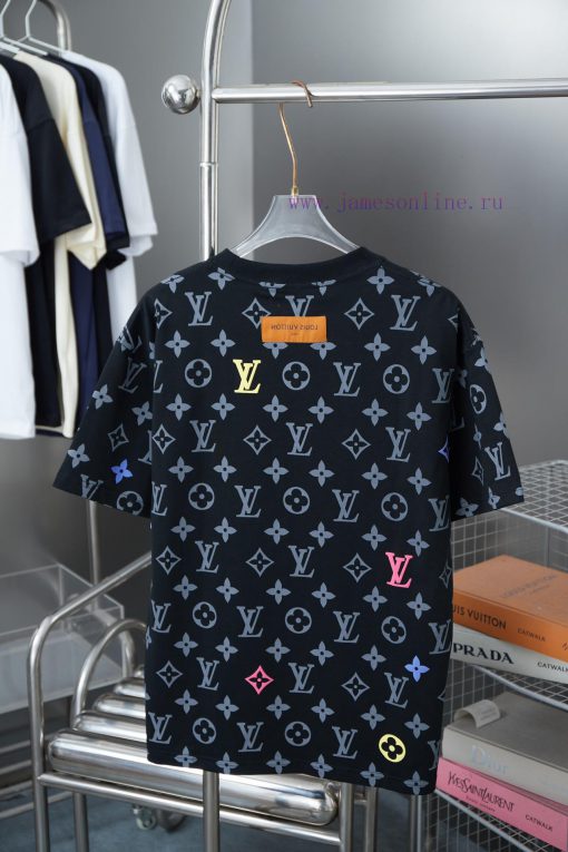 Louis LV 25ss Early Spring New Short Sleeved Full Bottom Printed Foam Letter Short Sleeved Shir pk3d3uxq - Image 3