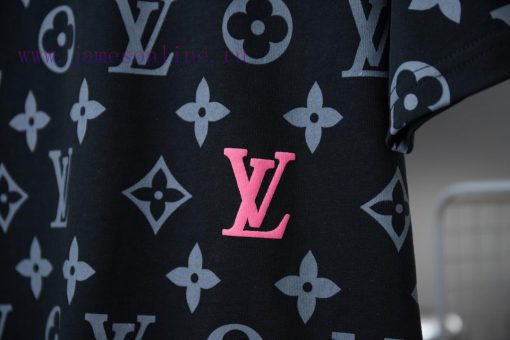 Louis LV 25ss Early Spring New Short Sleeved Full Bottom Printed Foam Letter Short Sleeved Shir pk3d3uxq - Image 5