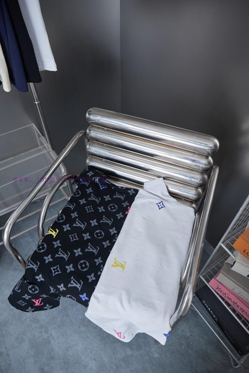 Louis LV 25ss Early Spring New Short Sleeved Full Bottom Printed Foam Letter Short Sleeved Shir zct9chor - Image 10