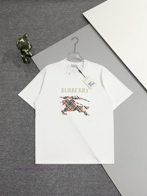 Burberry Round Neck Short Sleeved T-shirtThe Brand Logo Is Created Using The Cross Stitch Embro a8c7z7c6