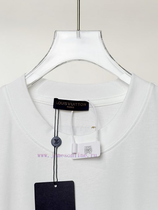 [High Quality] Louis Vuitton 25ss Spring/Summer Collection Features Embroidered Logo On The Che ipj4t02c - Image 4